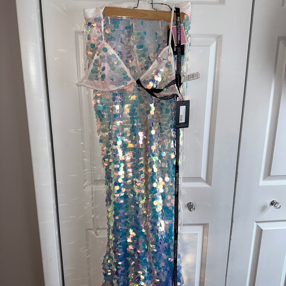 PrettyLittleThing white, iridescent sequin flare pants and bra top - Picture 8 of 12